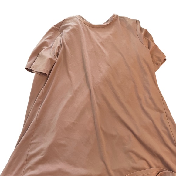 Fabletics Tops - Women’s pink  Fabletics top with open back